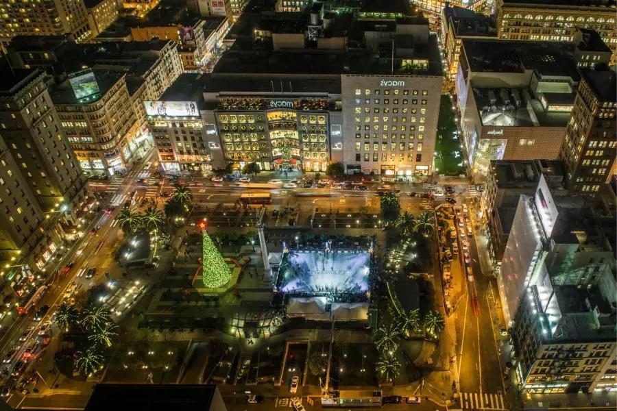 Vista aérea da Union Square decorada para os feriados. São Francisco, Califórnia.